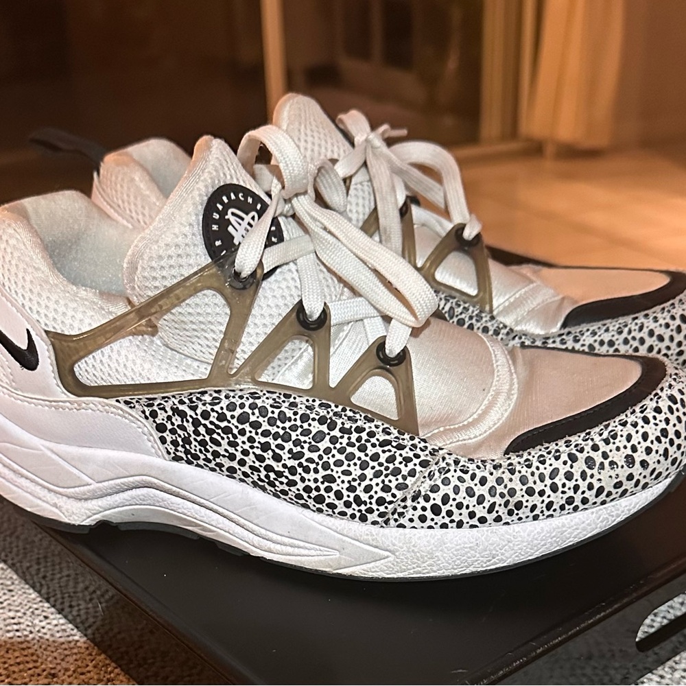 Nike Women’s White and Black Speckled Sneakers